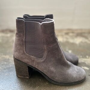Dolce Vita Suede Chelsea Boot — W10